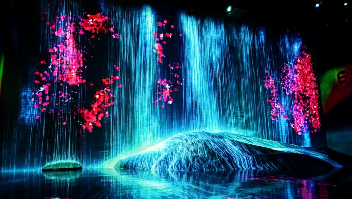 走進館內能感受到聲光與時空結合成的藝術