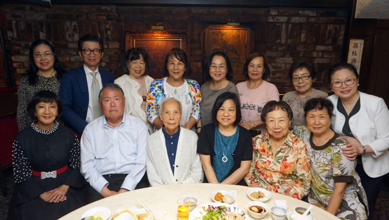 日本福祿壽會餐會　長輩齊聚一堂話家常