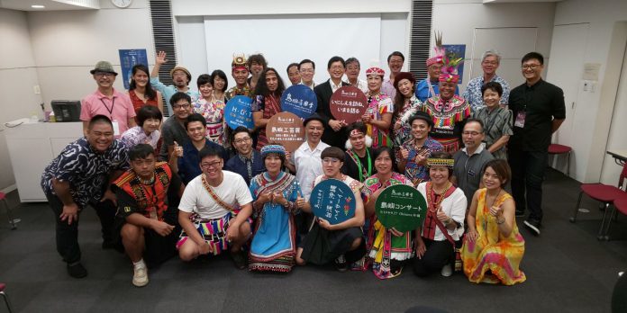 照片4:出席記者會之我國原住民音樂家與沖繩音樂家等全體人員合影。