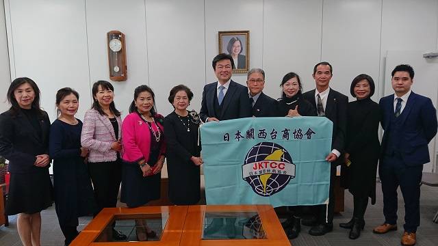 日本關西台商協會俞秀霞會長率團赴大阪辦事處拜年
