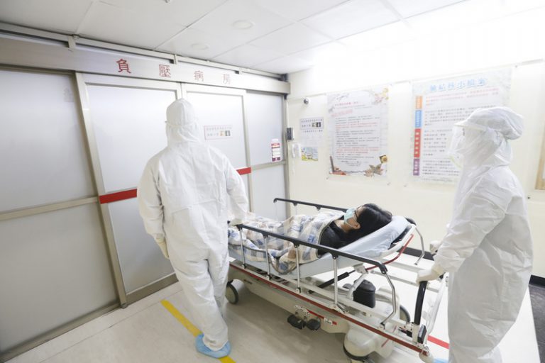 日憂居家療養病情惡化 擬將輕症者集中管理