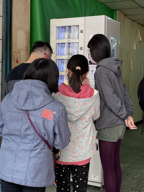 第一台口罩販賣機現身台北 憑身分證每人可領2片