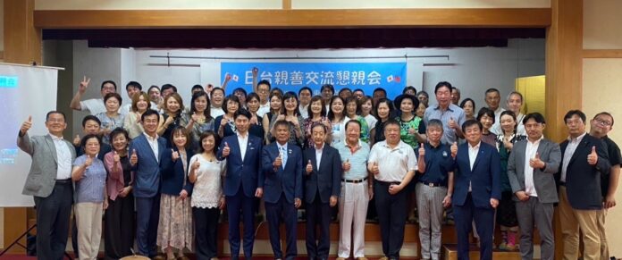 日台親善交流合影