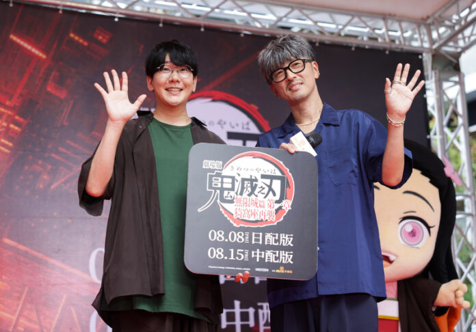 台北市内で行われたファンミーティングに登場する声優の花江夏樹（左）と櫻井孝宏（右）（写真／中央社）