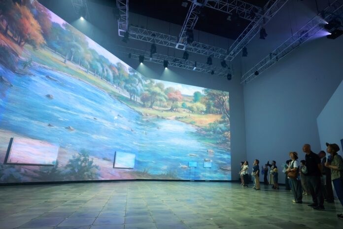 「Grand Green 大阪」內的「VS. 」展場內的巨型投影牆展示台灣文化宣傳片 「Grand Green 大阪」內的「VS. 」展場內的巨型投影牆展示台灣文化宣傳片