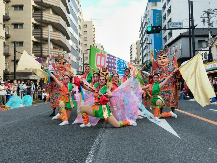 S__35119138 高雄中華芸術学校「華藝創意民俗舞団」