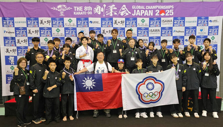 台灣空手道剛柔會代表隊合影
