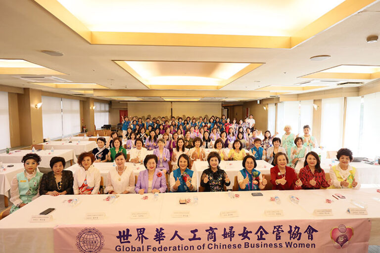世界華人工商婦女企管協會（世華）關東分會交接典禮合照
