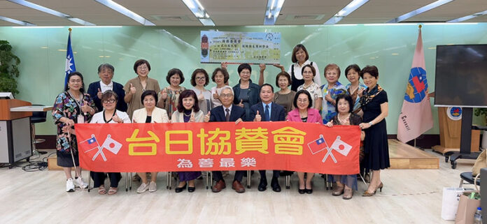 台日協賛會訪問團拜會僑務委員會合影