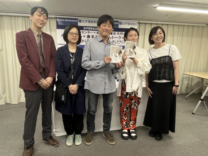 朱和之(中)、倉本SAORI(右2)、《南光》版代太台本屋黃碧君女士(左2)、《南光》日譯版譯者中村加代子(右1)、《南光》日譯版出版社春秋社編輯荒木駿(左1)合影(台灣文化中心提供)