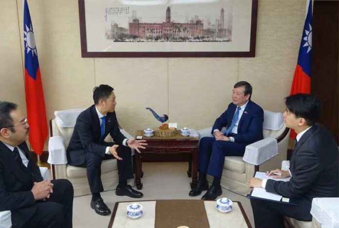 会談(写真は李逸洋大使FBから抜粋) 会談(写真は李逸洋大使FBから抜粋)