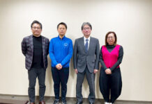 左1：坂本和也顧問、左2甲裴敬大係長、右2三輪副町長、右1錢妙玲社主