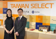 東京國際食品展10日開幕，台灣今年有194家食品企業組成「台灣館」參展，規模再創新高。展覽前一天，台灣館舉行展前記者會暖身，日本知名演員矢田亞希子（左）受邀，與外貿協會董事長黃志芳對談，並品嚐台灣美食。（圖:中央社）