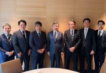 日本前數位大臣平將明（右3）、前內閣官房副長官木原誠二（左3）及前內閣府大臣政務官西野太亮（左2）3名眾議員29日訪臺，28日我設壯行宴歡送