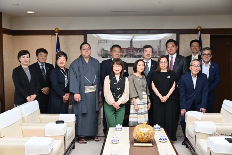 東白龍拜會駐日代表處　臺灣後援會力挺史上最強臺灣血統相撲力士(中文、日本語)