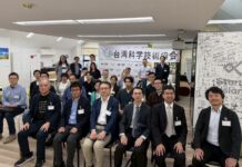 日本頂尖新創企業Matlantis受邀台科會夏季演講會 AI引領材料科學與半導體研發新革命 全體出席人員合照 前排右3:台灣駐日代表處科技組 吳嘉文,前排右2:台灣科學技術協會理事長 王貞翊,前排左3: Matlantis行銷部長 堀野史郎, 前排左2: Matlantis技術顧問 青木祐太