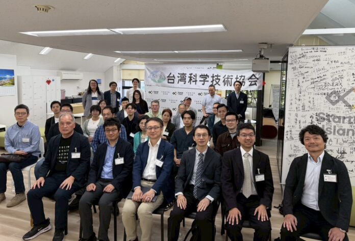 全體出席人員合照 前排右3:台灣駐日代表處科技組 吳嘉文，前排右2:台灣科學技術協會理事長 王貞翊，前排左3: Matlantis行銷部長 堀野史郎， 前排左2: Matlantis技術顧問 青木祐太