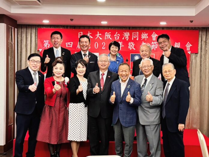 前排左起①范振國處長、②謝美香國策顧問、③林玲玉公使夫人、④蔡明耀公使、⑤和歌山白浜町大江康弘長、⑥永野孝男前議員、⑦李辛祥