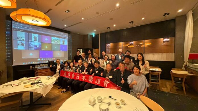 国建会日本聯誼会は特別講演会および懇親交流会を開催。会場の来賓や会員、オンライン参加の研究者・専門家らが記念撮影を行い、会場とオンラインを合わせ50人以上が参加した。 国建会日本聯誼会は特別講演会および懇親交流会を開催。会場の来賓や会員、オンライン参加の研究者・専門家らが記念撮影を行い、会場とオンラインを合わせ50人以上が参加した。