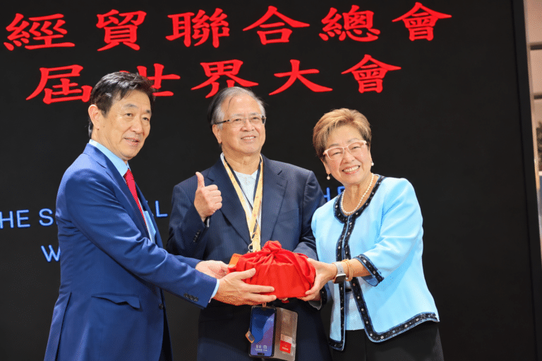世界華商経貿聯合総会、27年の歴史を継承　朱恭亮（笹岡恭亮）氏が第25代世界総会長に就任